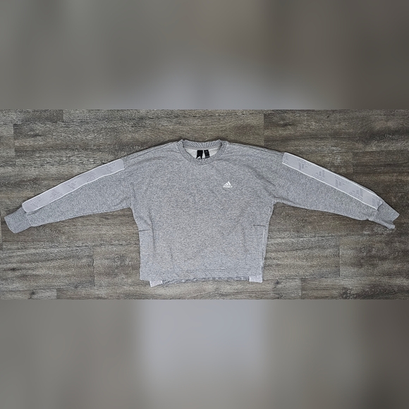 Adidas Women's Heather Gray Cropped Crewneck Sweatshirt-Size Medium - Picture 1 of 5